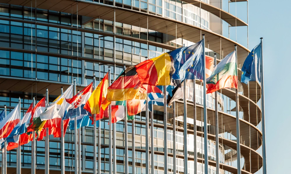 Bloomberg: Οι διαφωνίες στην ΕΕ φρενάρουν το Ταμείο Ανάκαμψης -«Αναπόφευκτες οι καθυστερήσεις»